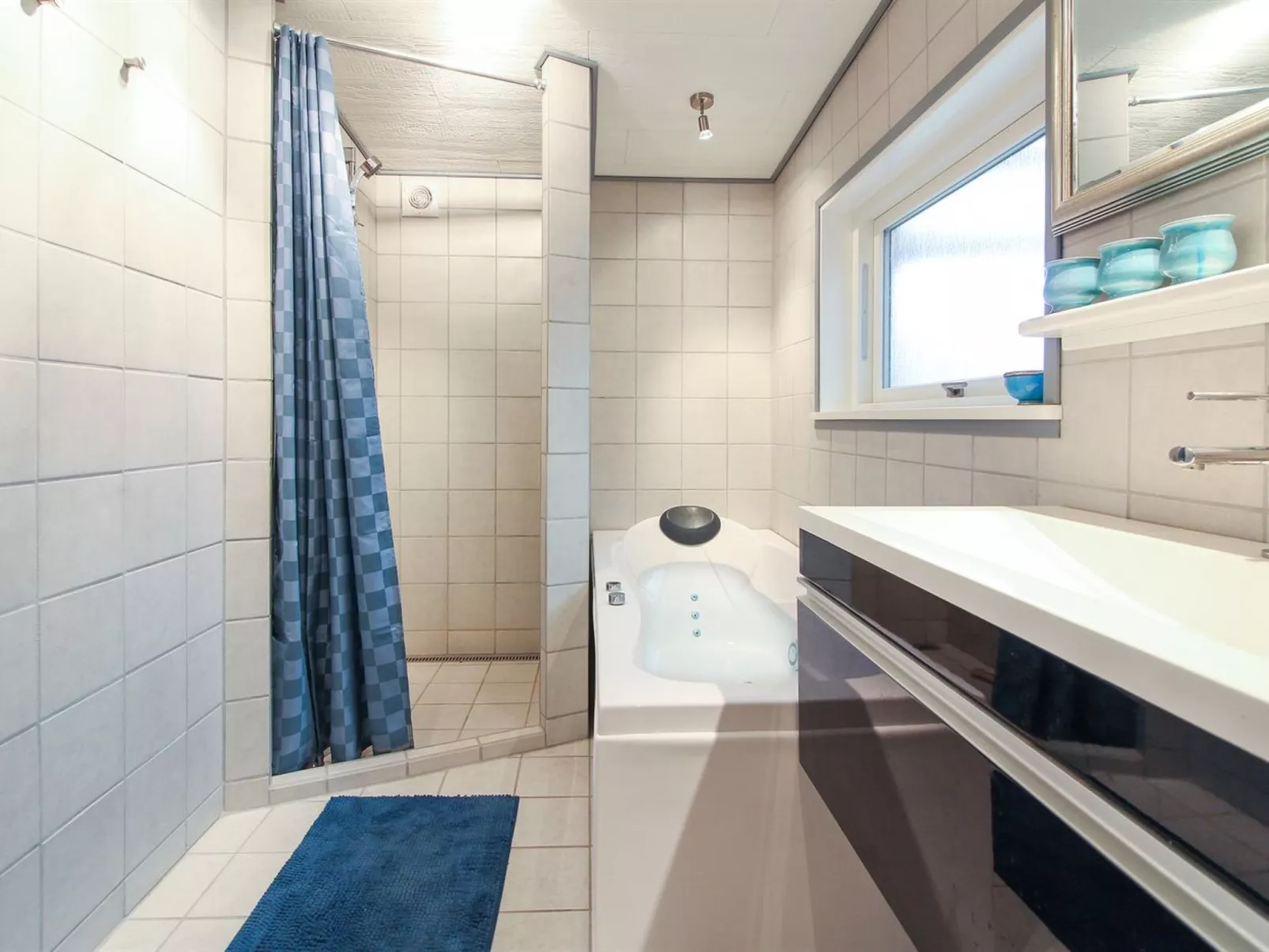 "Editha" - 800m from the sea-Inside