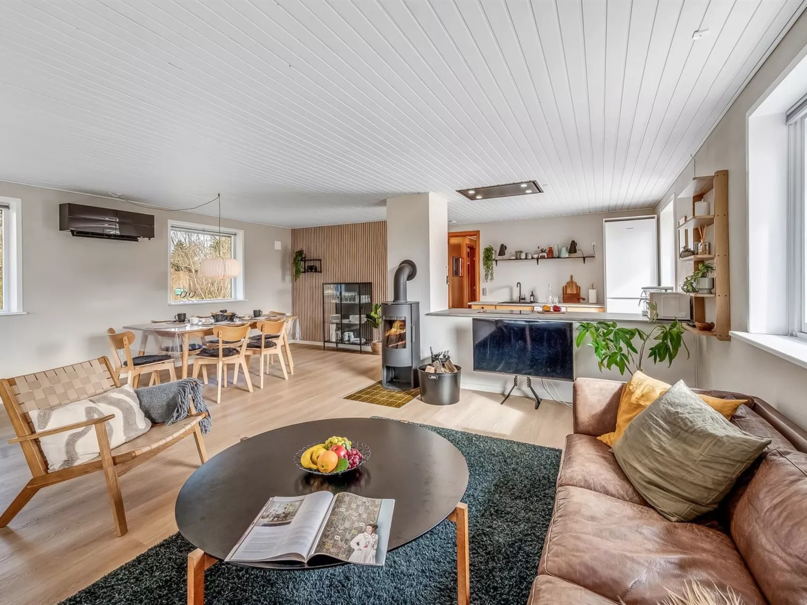 "Gundis" - 500m to the fjord-Inside