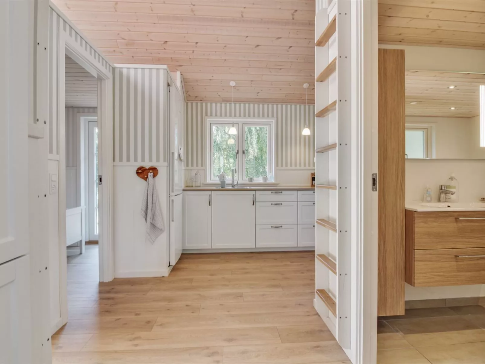 "Santtu" - 600m from the sea-Dedans