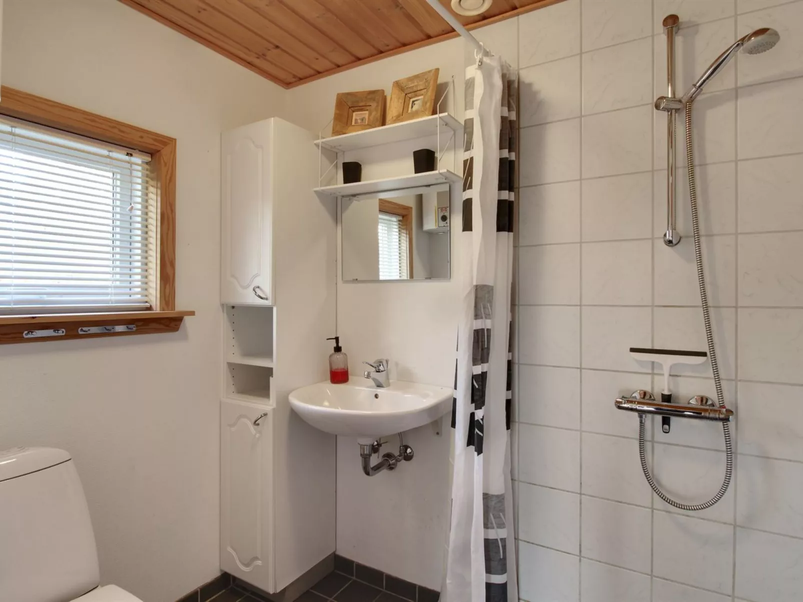 "Terese" - 45km from the sea-Inside