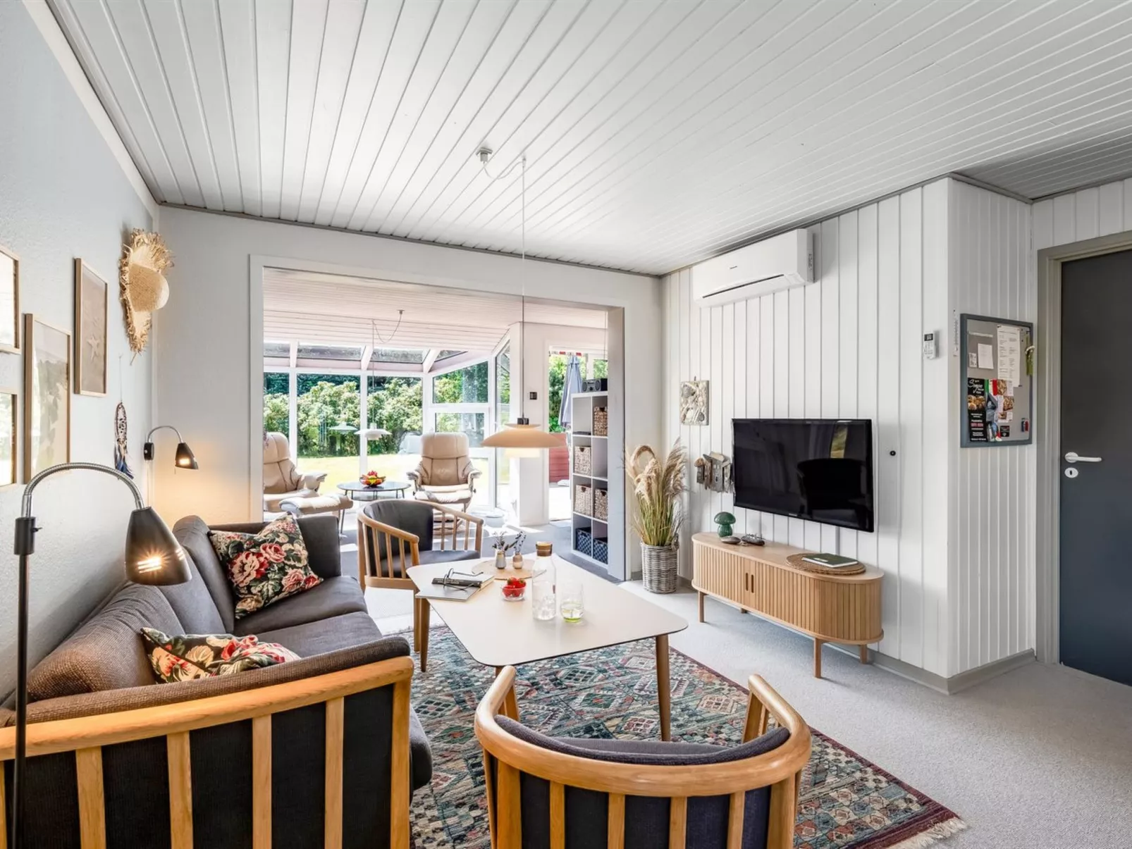 "Skakke" - 900m from the sea-Drinnen