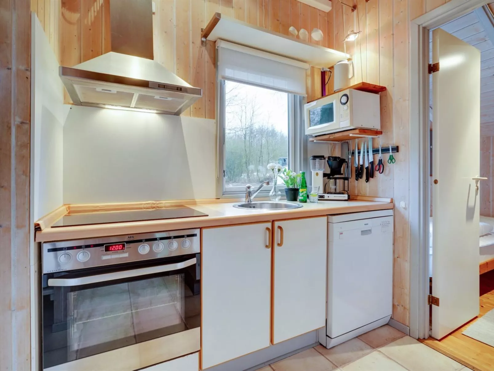 "Athislus" - 30km from the sea-Dedans