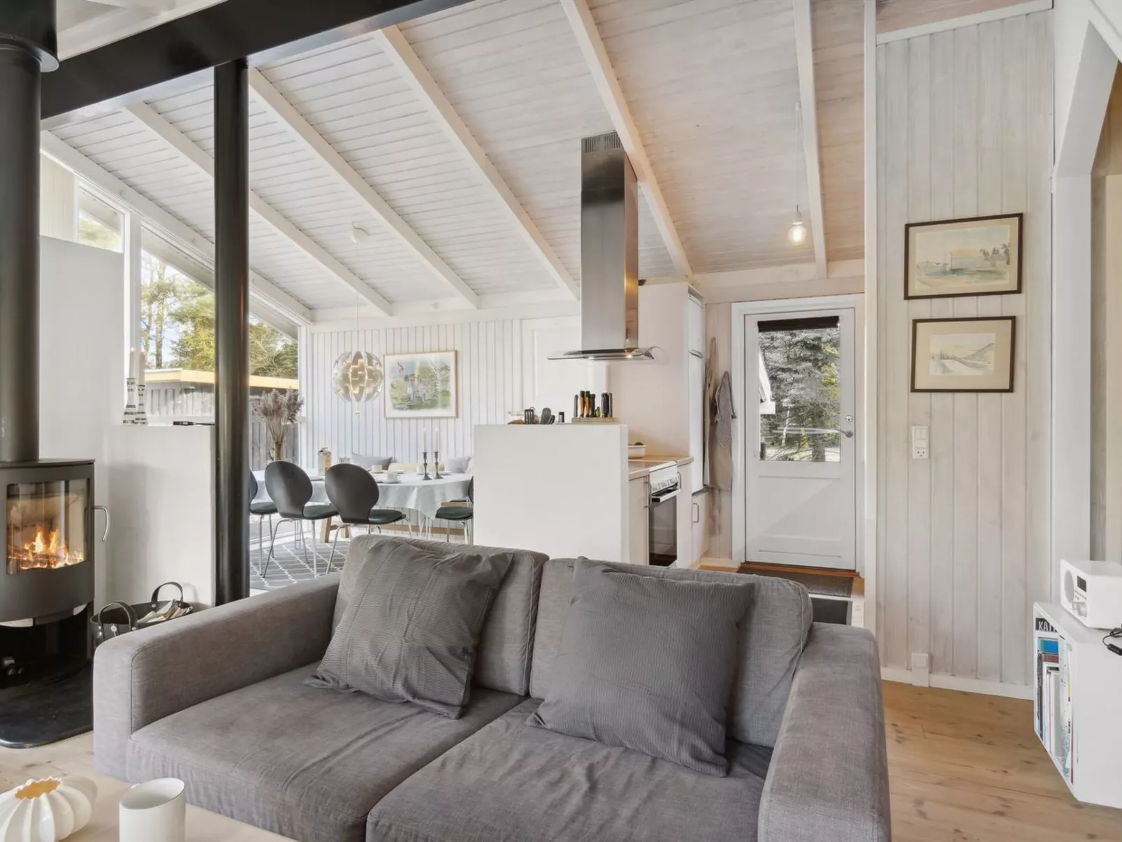 "Nafne" - 500m from the sea-Drinnen