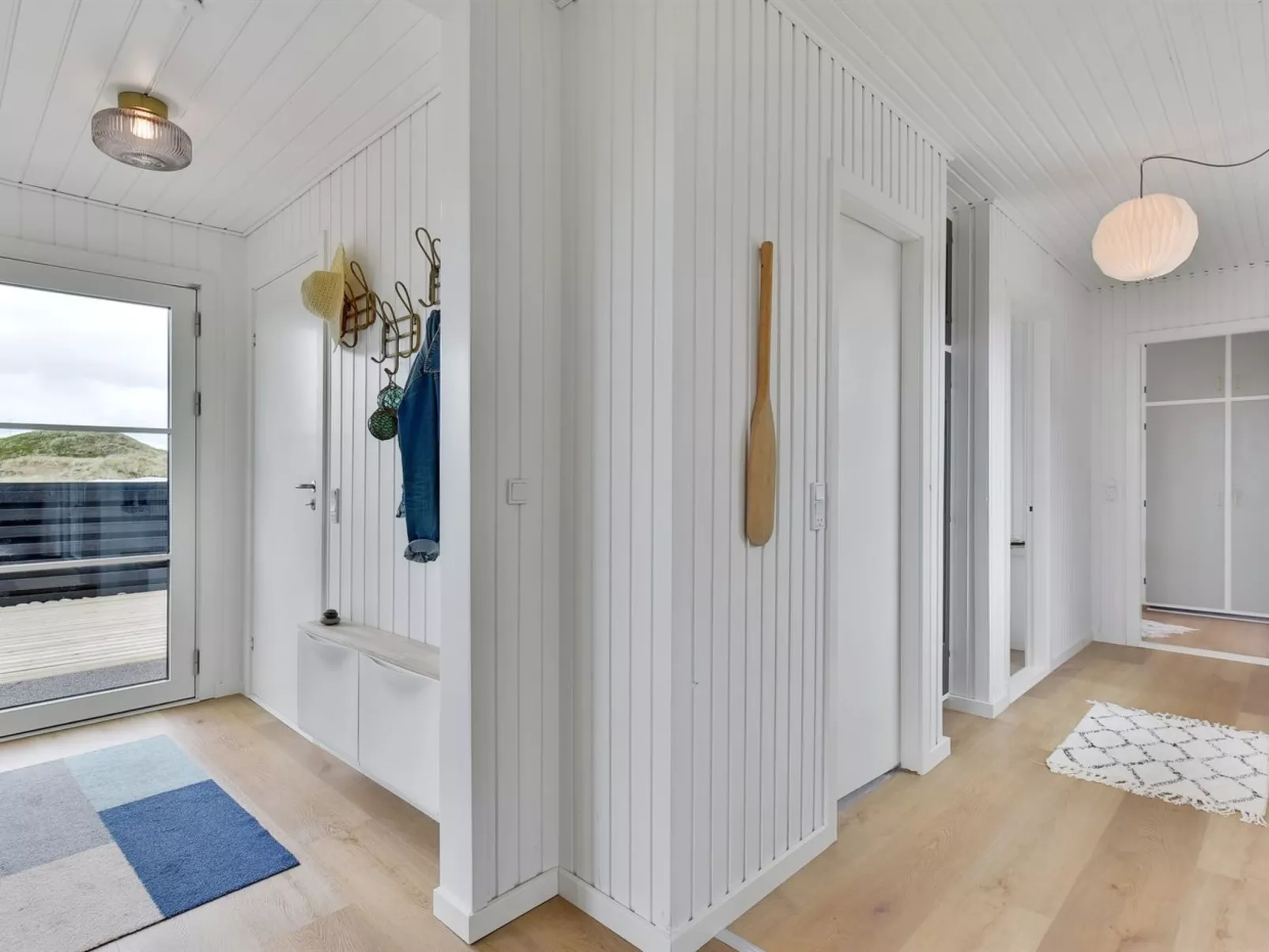 "Arvo" -  from the sea-Drinnen