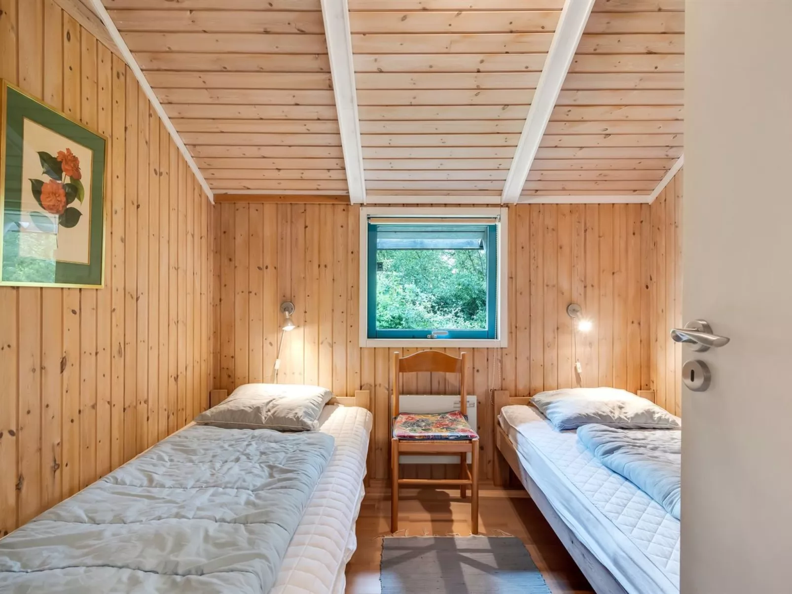 "Aamu" - 300m to the fjord-Inside