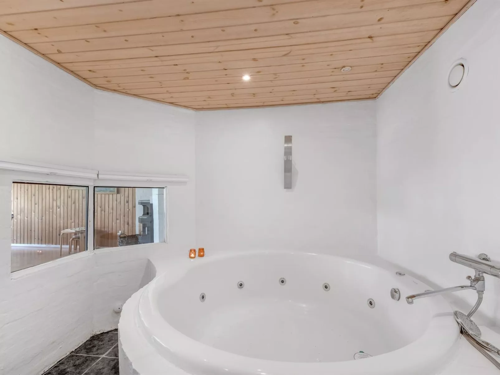 "Ludvig" -  from the sea-Inside