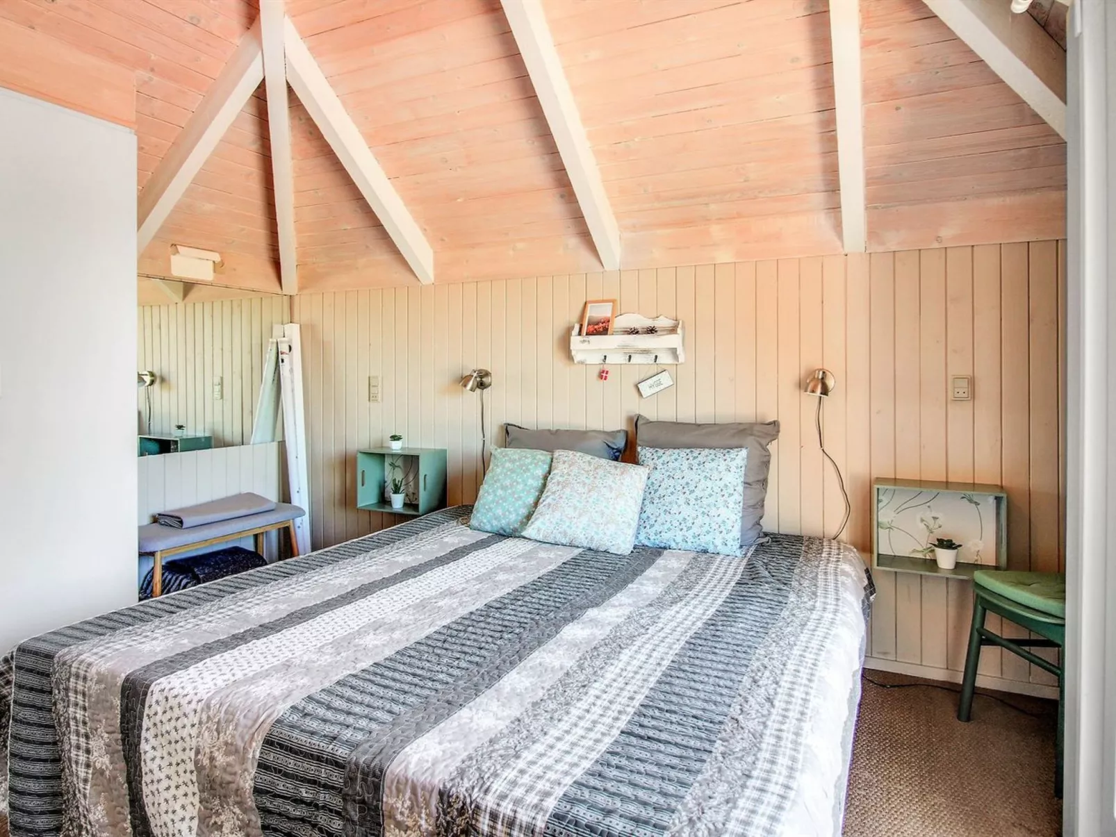 "Annalise" - 1km from the sea-Inside