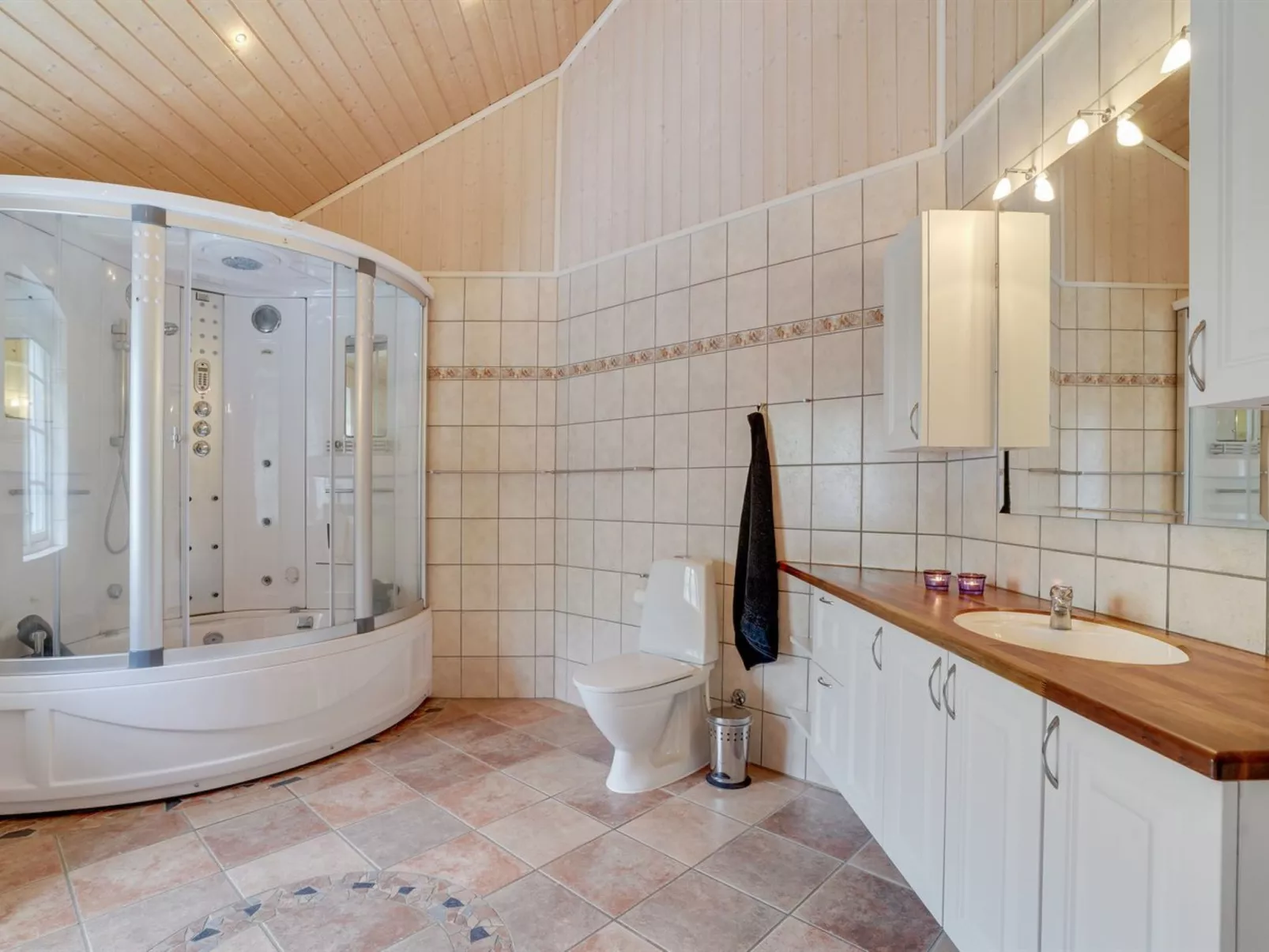 "Regnwald" - 400m to the fjord-Dedans