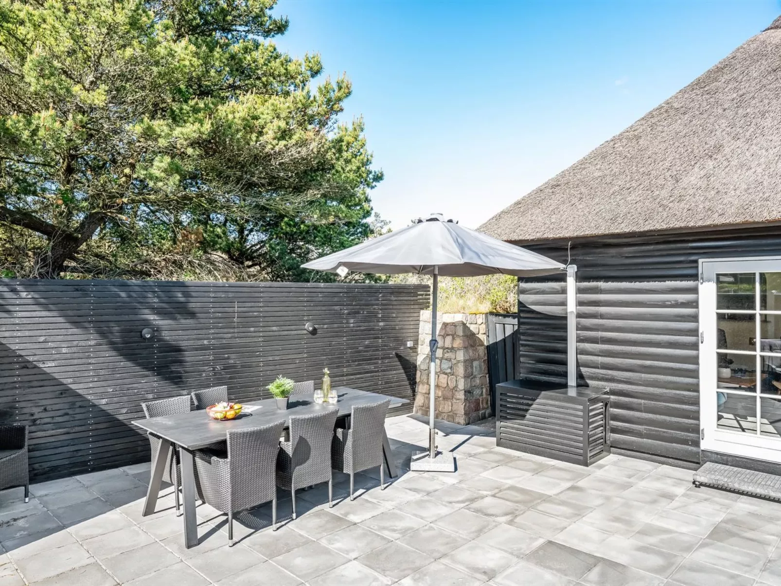 "Aila" - 1.4km from the sea-Draußen