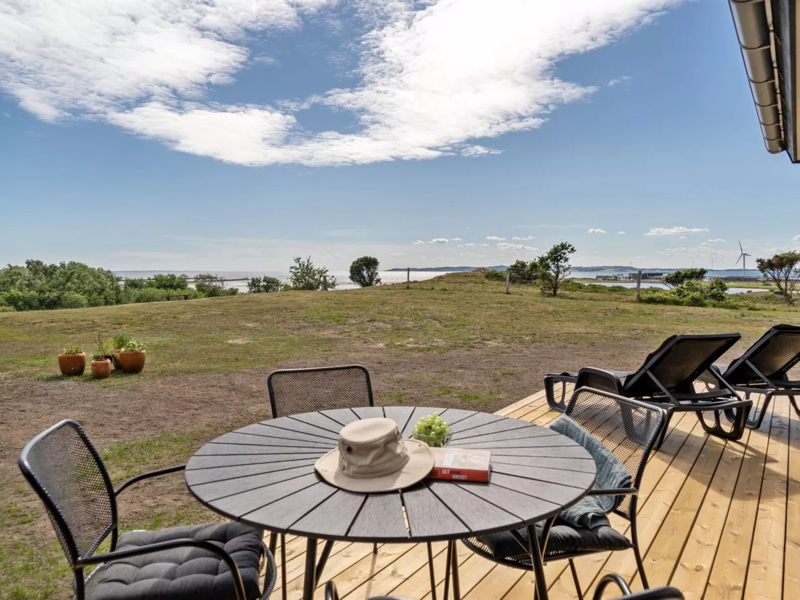 "Rickmer" - 200m from the sea-Outside