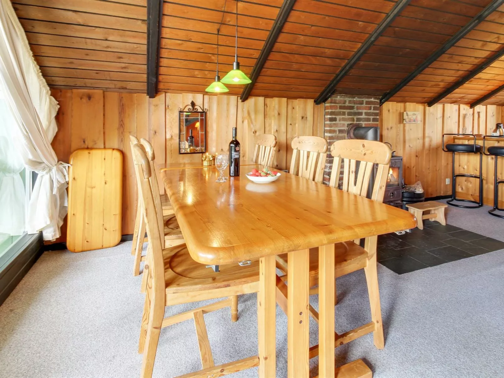 "Ingwin" - 250m to the fjord-Drinnen