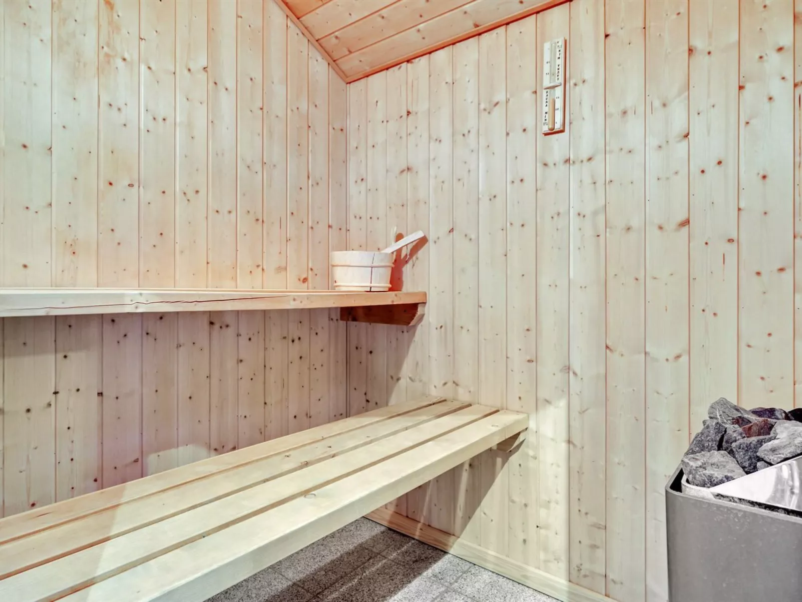 "Guthmar" - 350m to the fjord-Inside