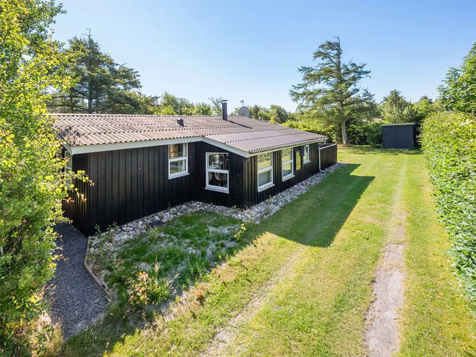 "Raisa" - 200m to the fjord-Outside