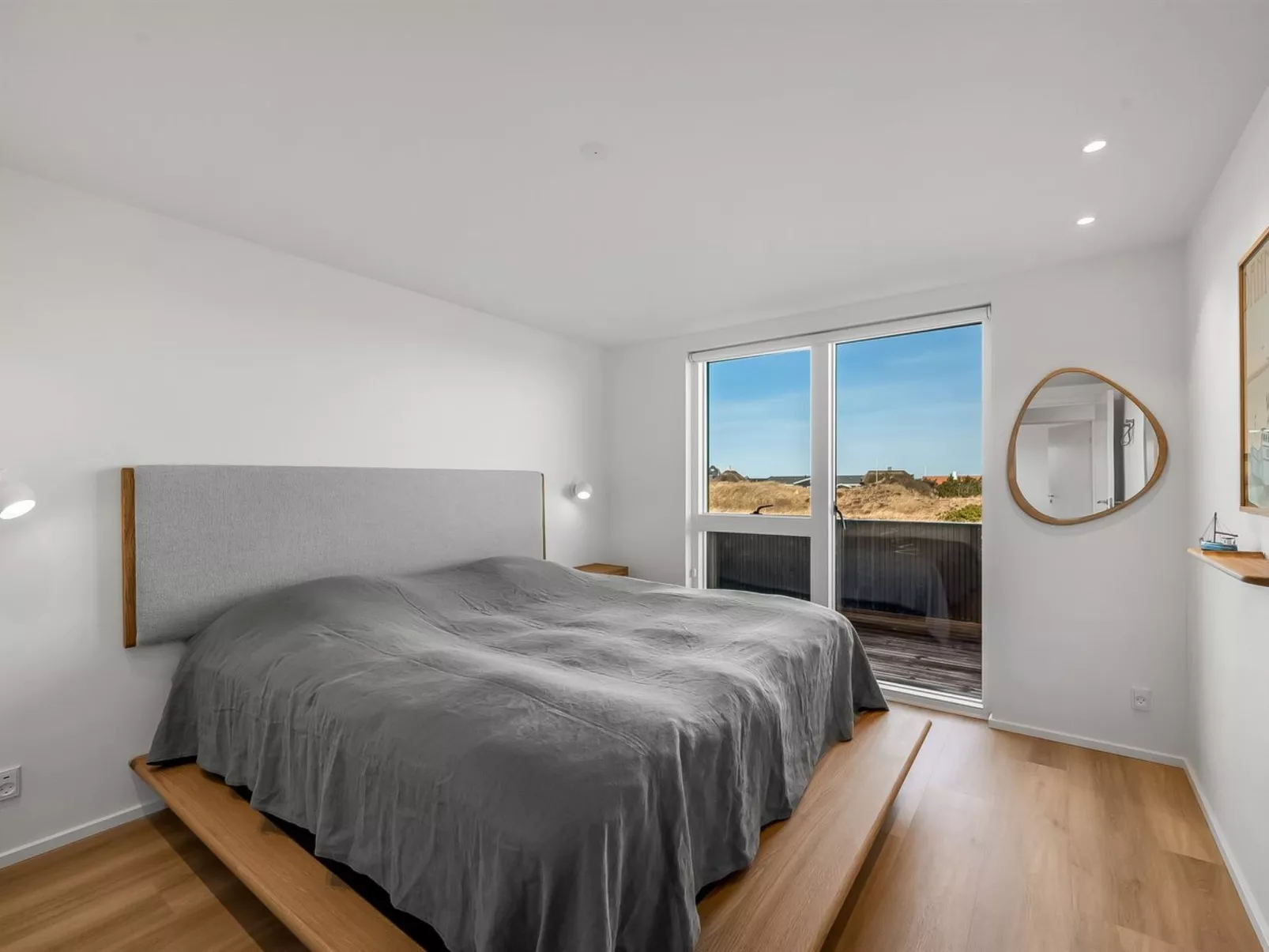 "Maximiliane" -  from the sea-Dedans