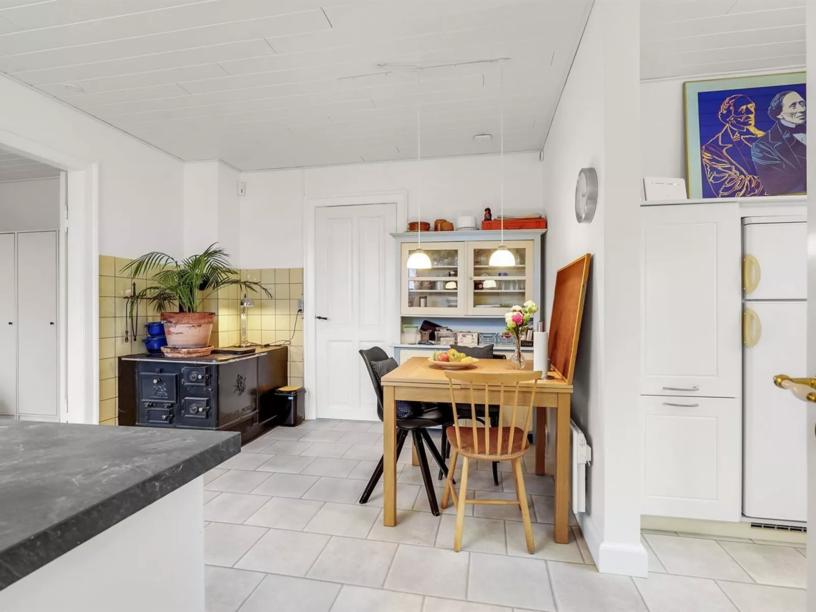 "Truels" - 2km from the sea-Inside