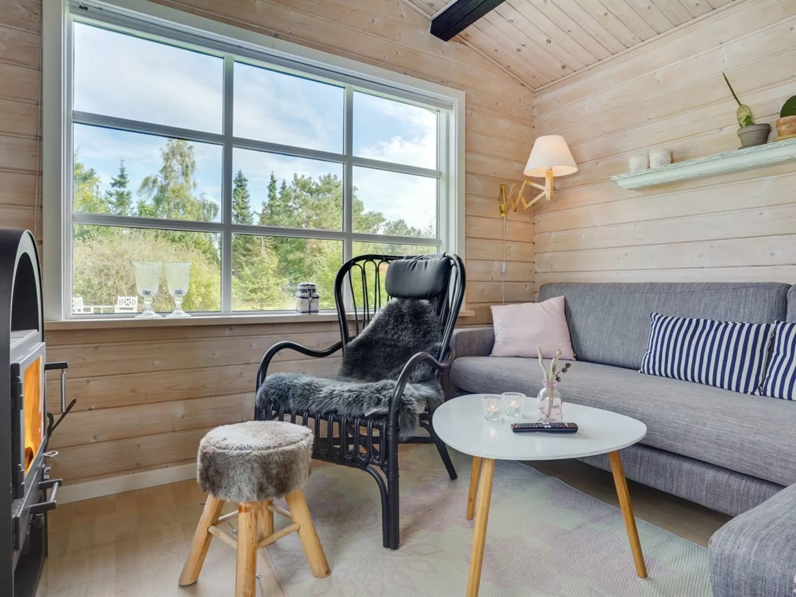 "Botwith" - 400m from the sea-Inside