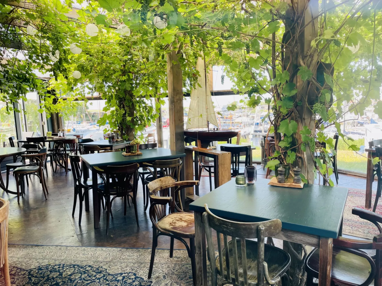 Jachthaven Oostmahorn-Inside