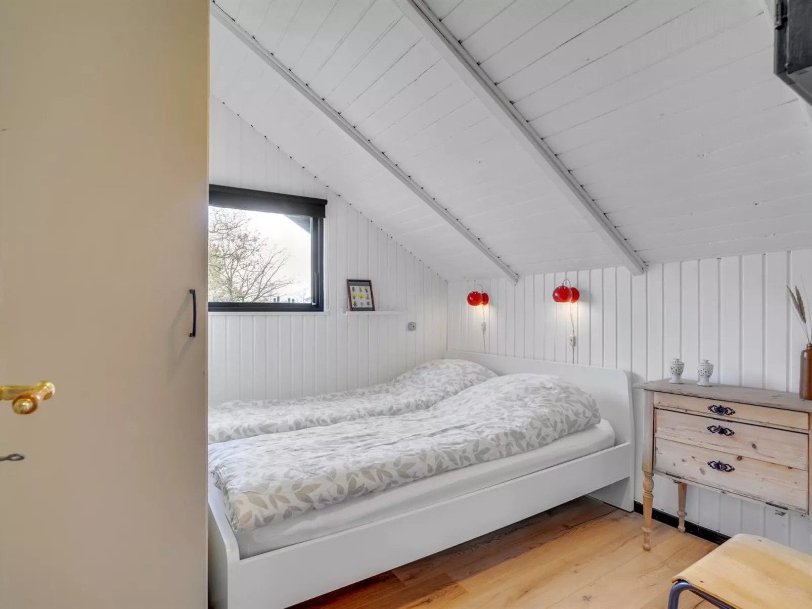 "Raita" - 350m to the fjord-Drinnen