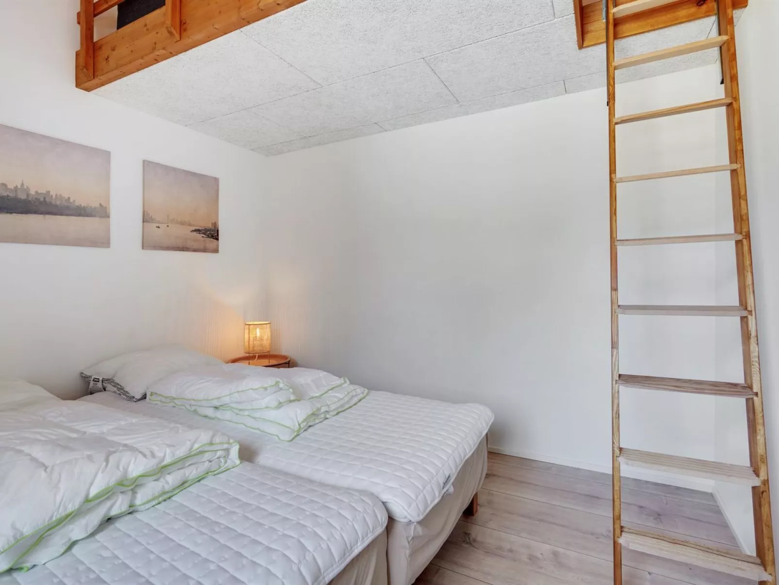 "Haley" - 150m from the sea-Dedans