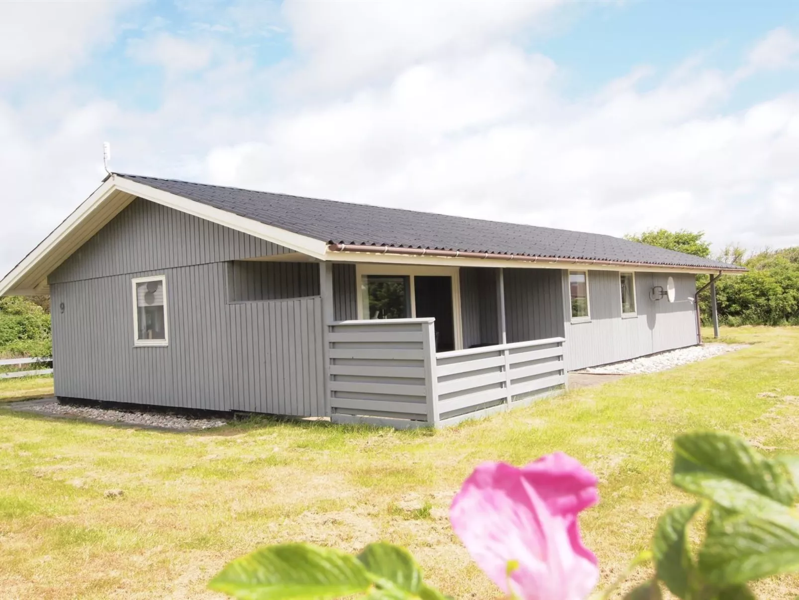 "Holte" - 700m to the fjord-Outside