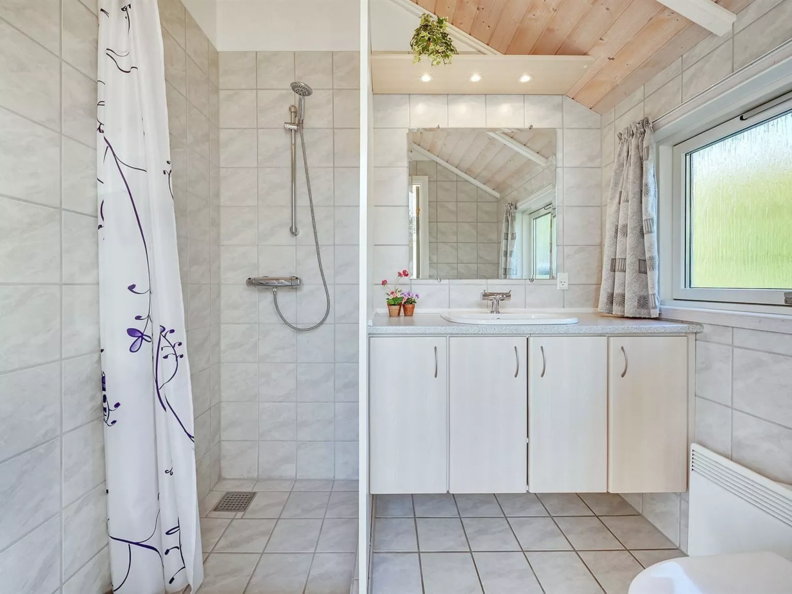 "Germaine" - 1.2km from the sea-Inside