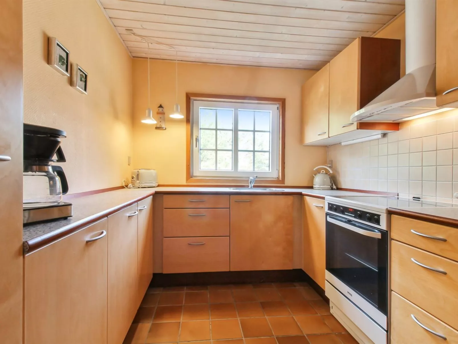 "Redward" - 1km from the sea-Drinnen