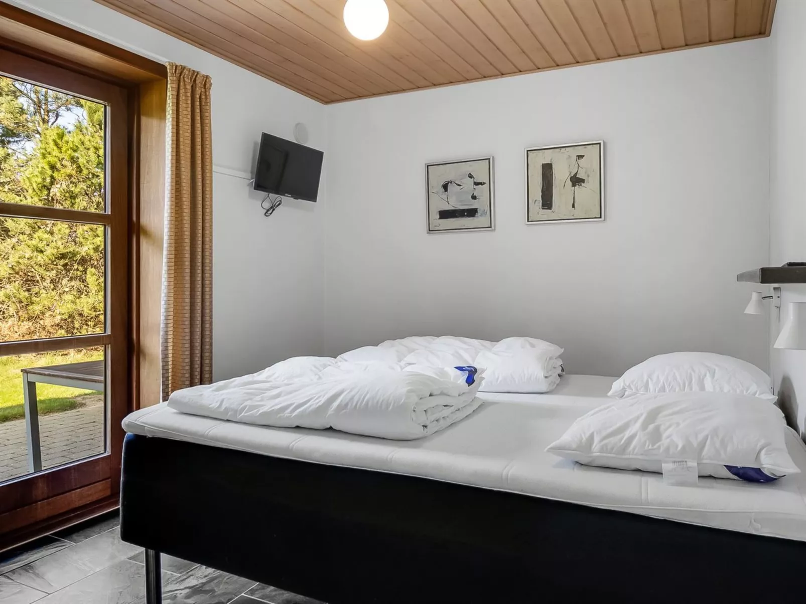 "Amundi" - 3.8km from the sea-Inside