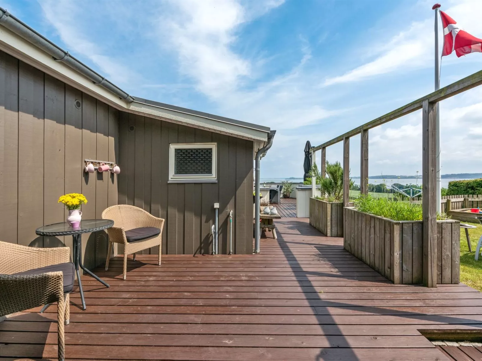 "Haraldina" - 350m to the fjord-Outside