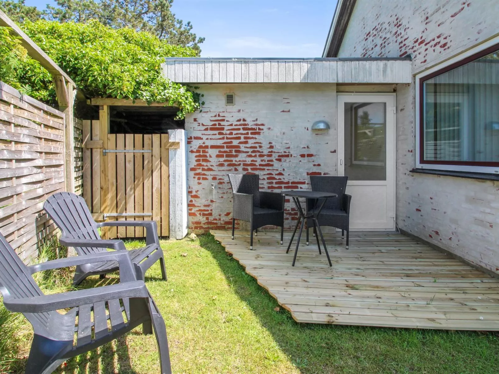 "Sylvie" - 1.5km from the sea-Outside