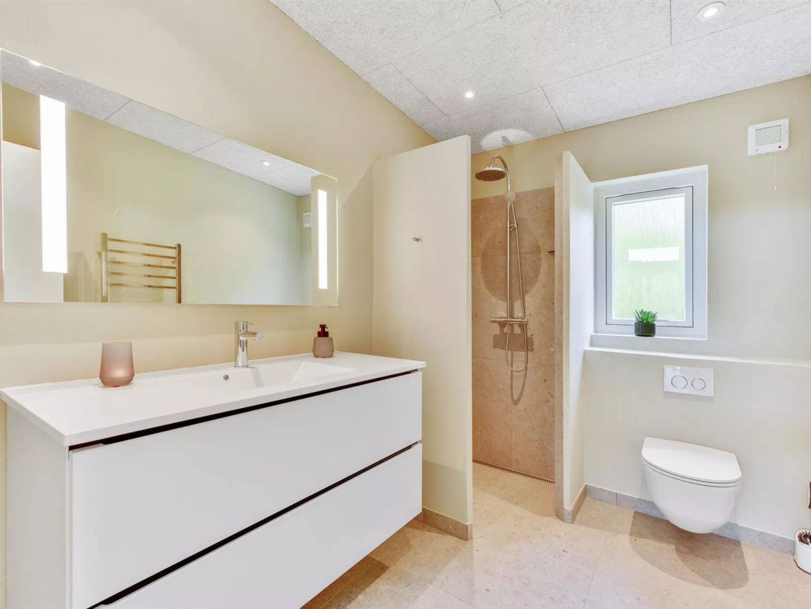 "Hiorulf" - 1.4km from the sea-Inside