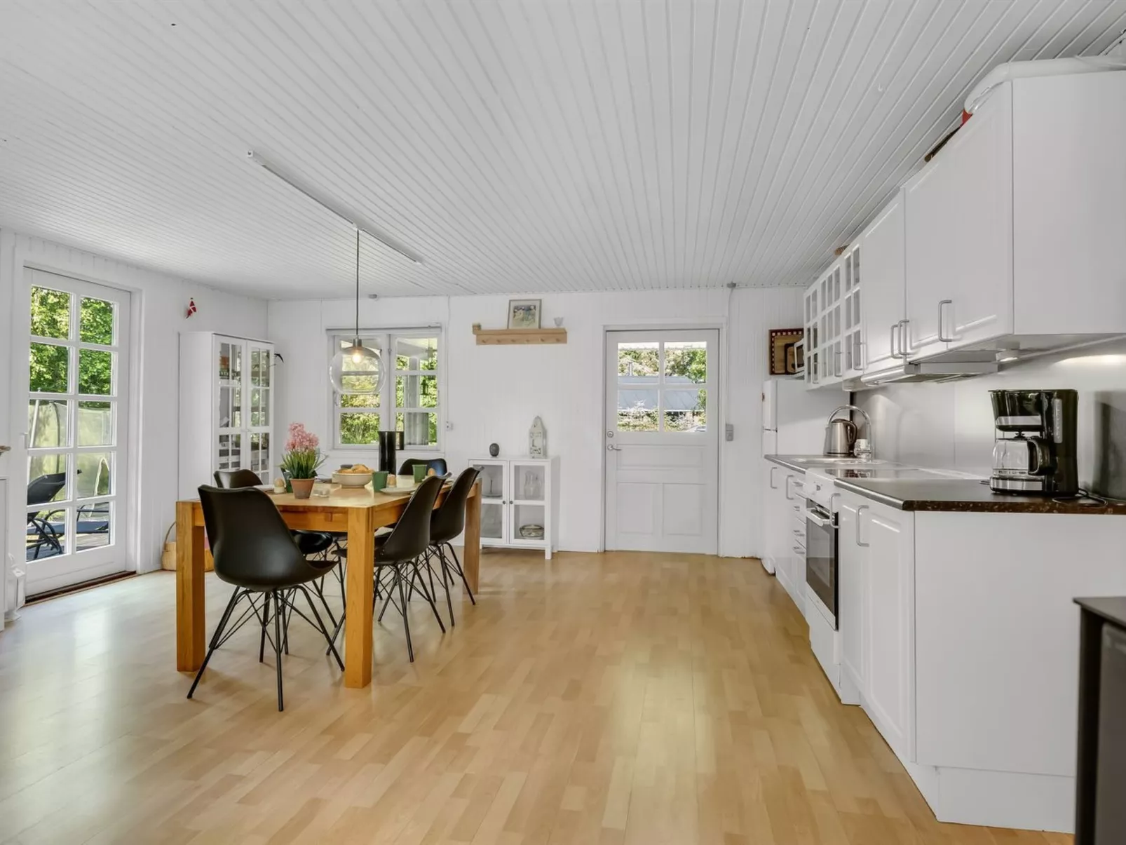 "Sunaj" -  from the sea-Drinnen