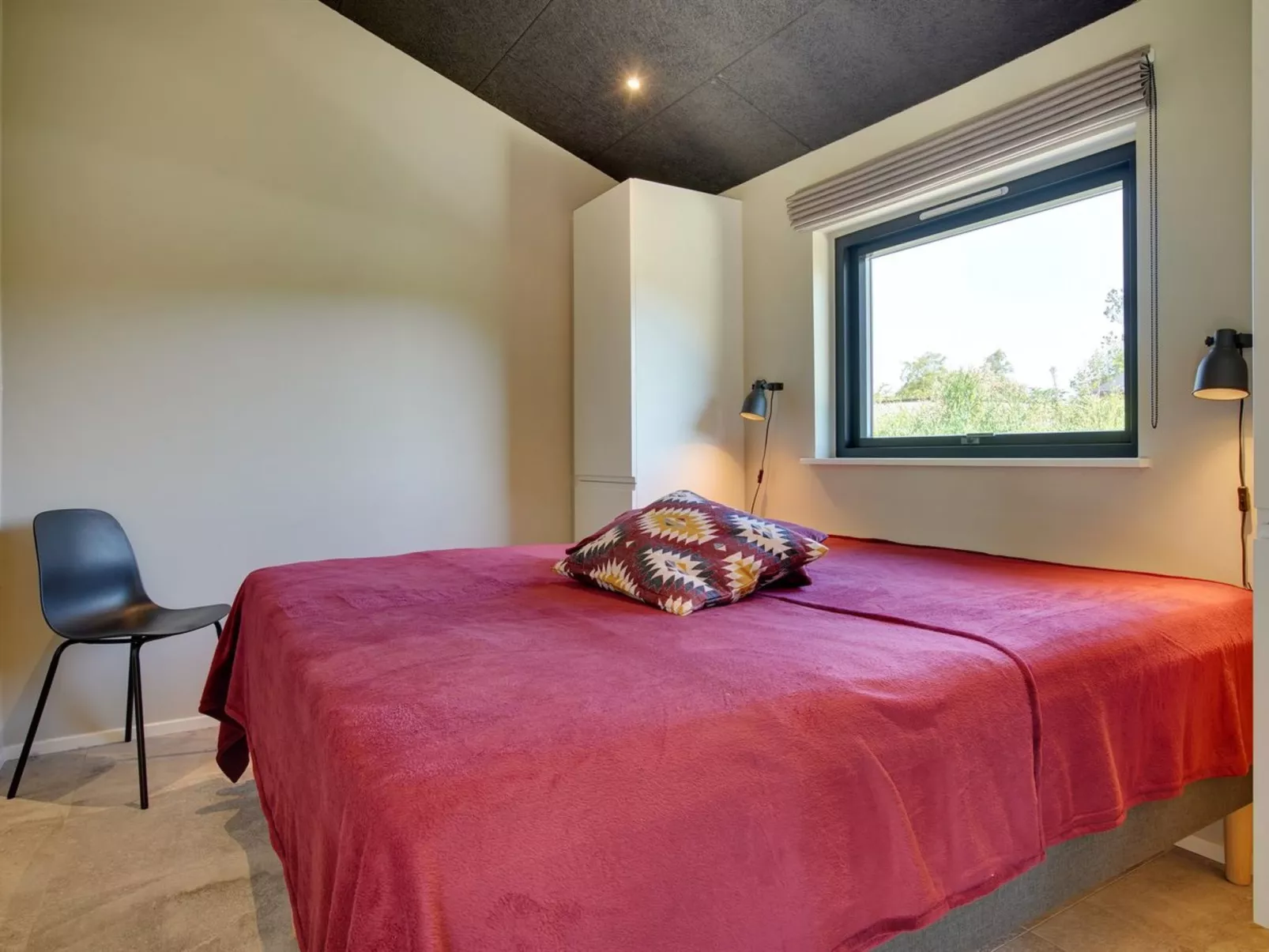 "Ileana" -  from the sea-Drinnen