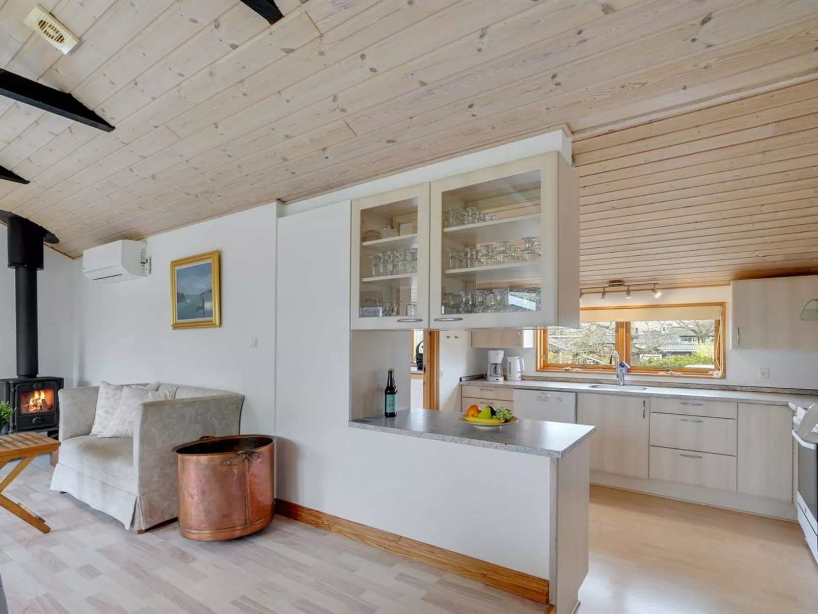 "Rafn" - 550m from the sea-Drinnen