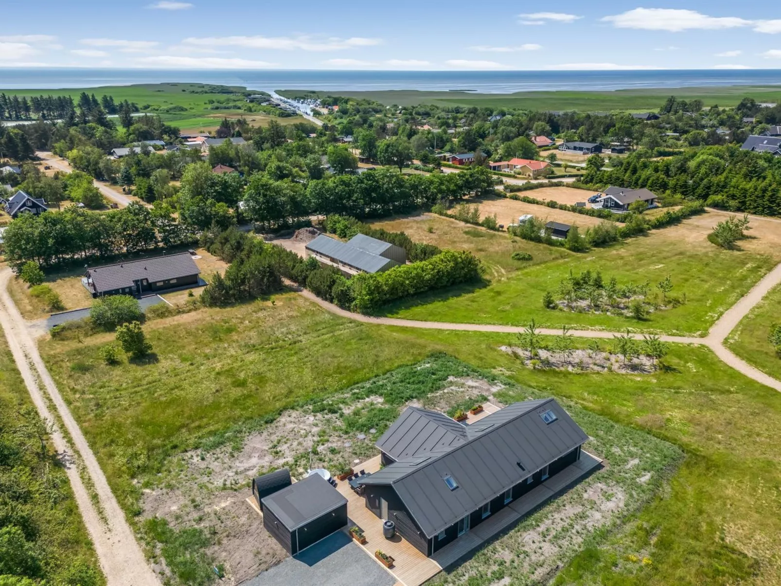 "Måns" - 500m to the fjord-Outside