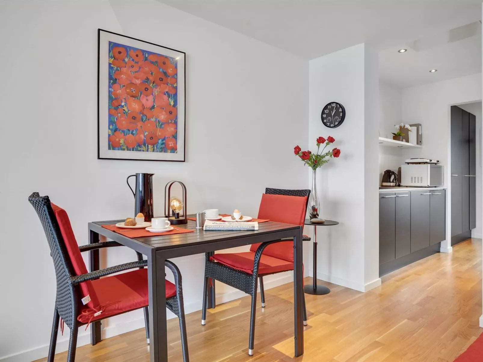 "Elvin" - 20m from the sea-Inside