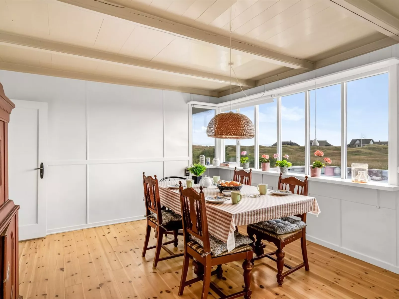 "Jamie" - 200m from the sea-Inside