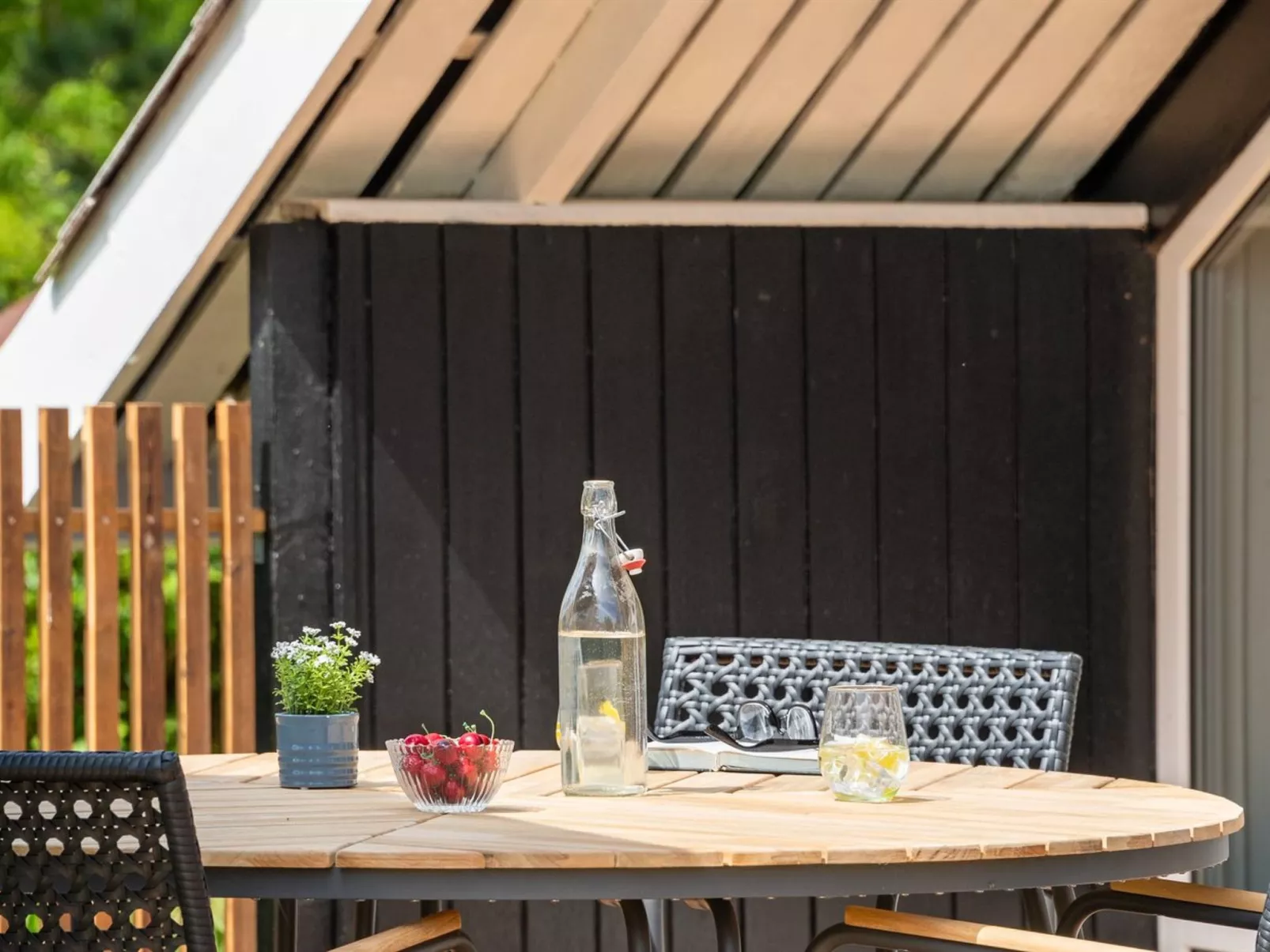 "Cornelia" - 100m to the fjord-Outside