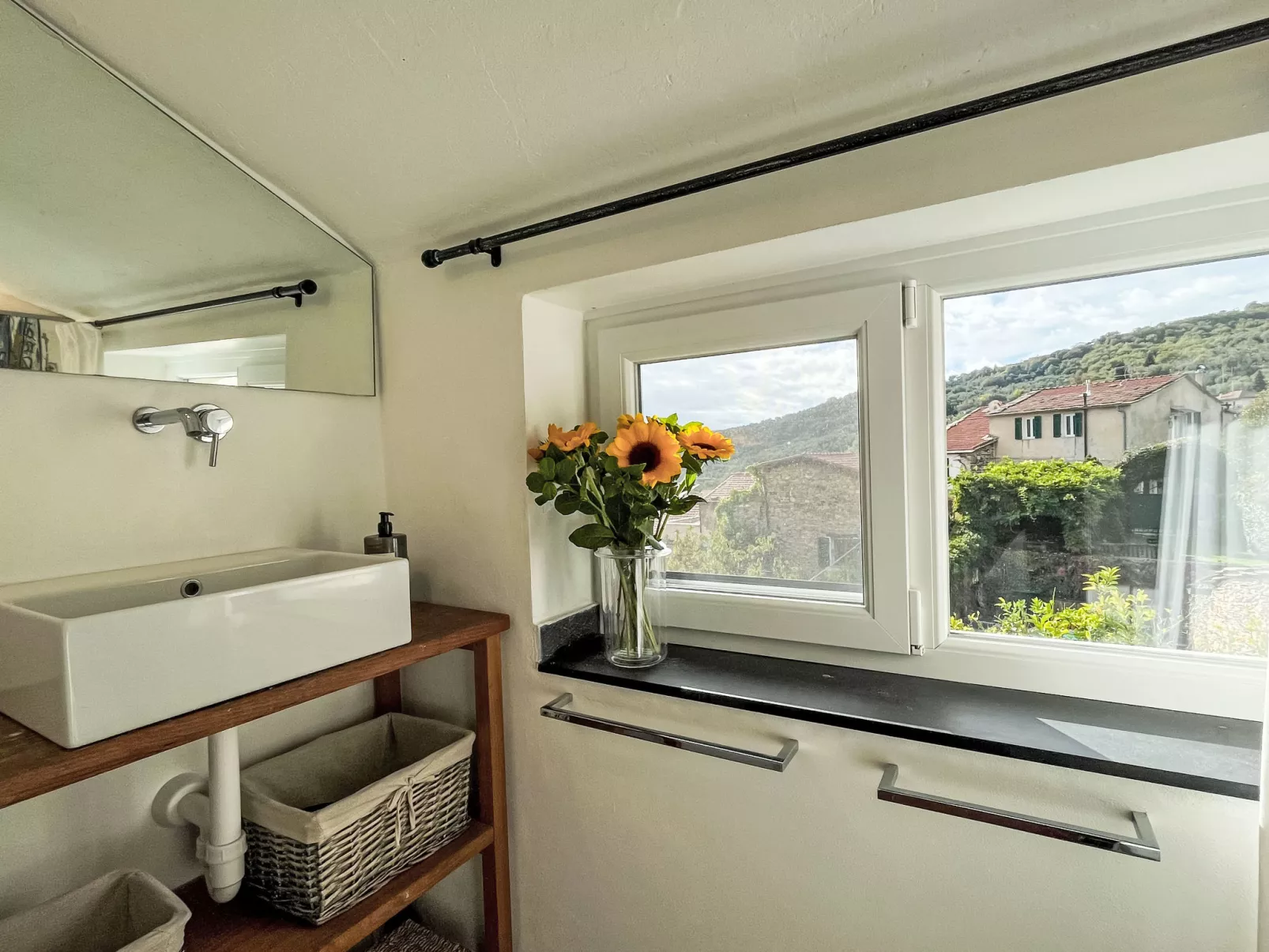 Bella Vista (DOL284)-Inside