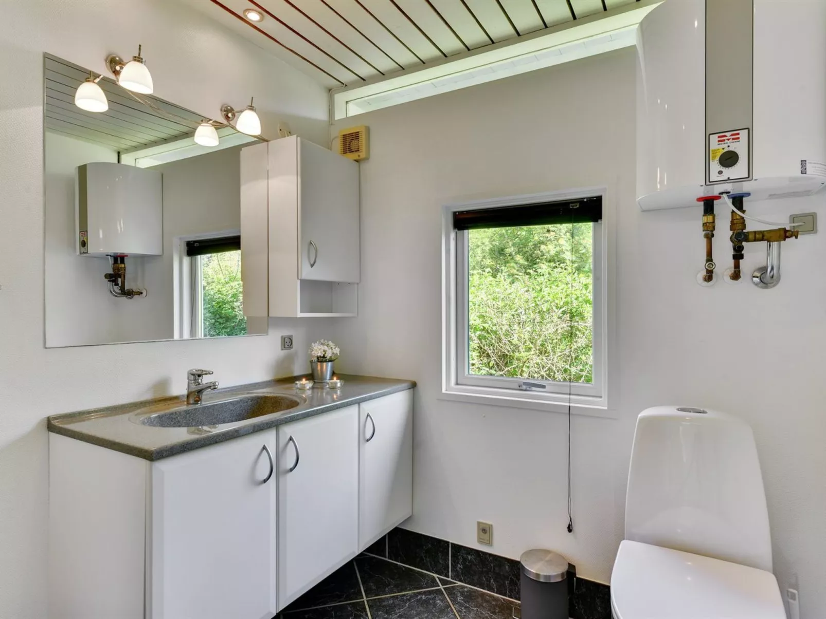 "Anund" - 1.4km from the sea-Inside