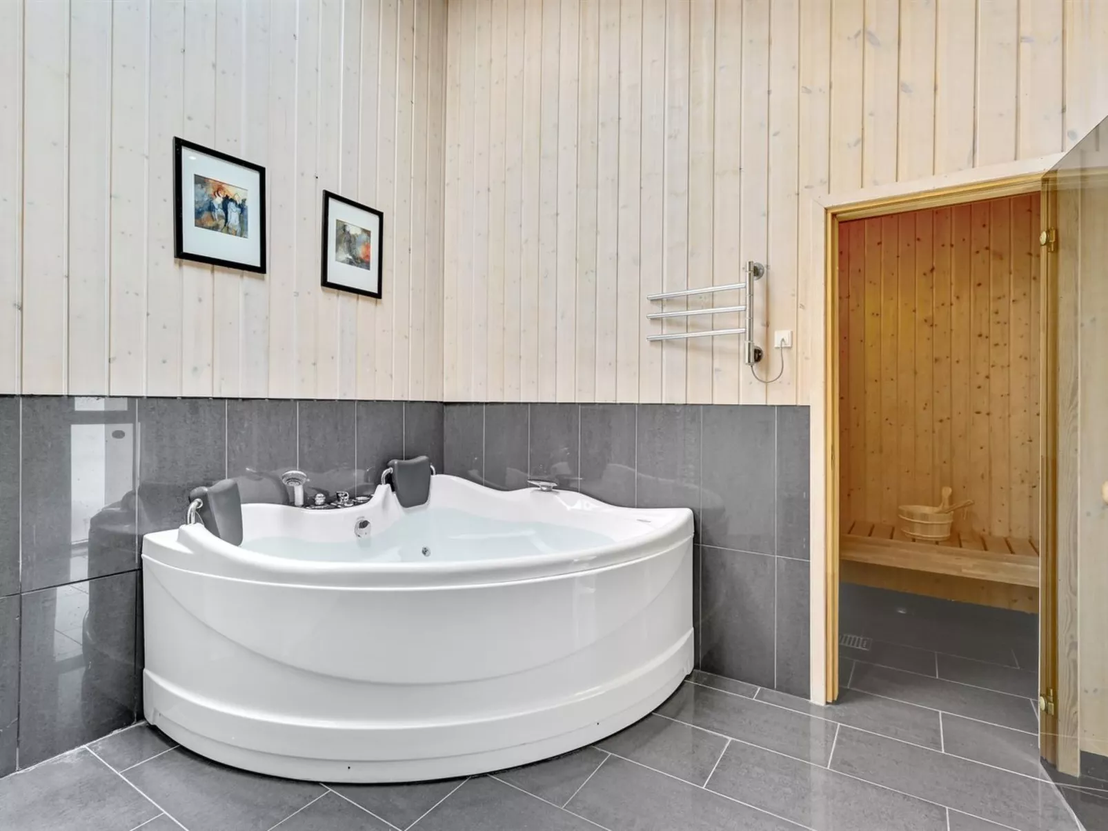 "Nahel" - 150m to the fjord-Inside