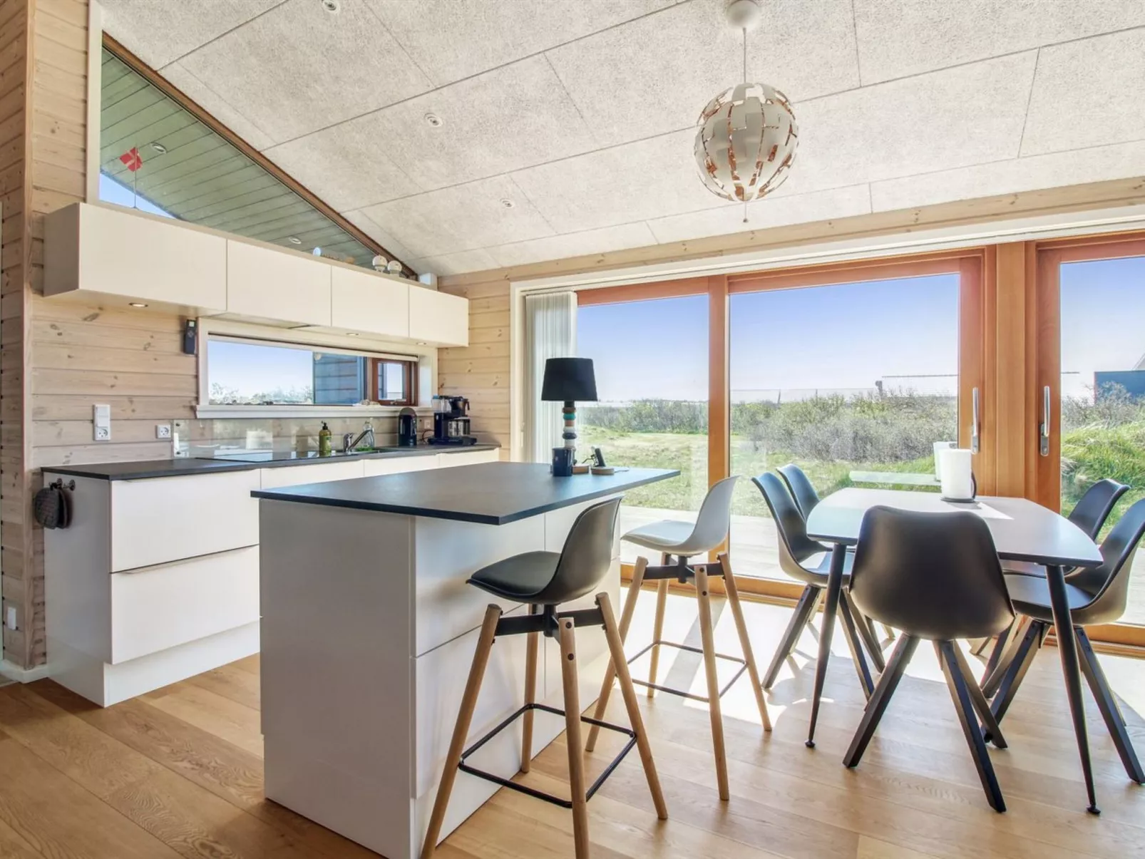 "Tuire" - 250m from the sea-Drinnen