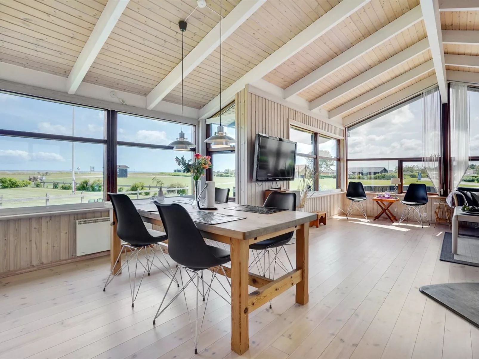 "Gyda" - 100m from the sea-Drinnen