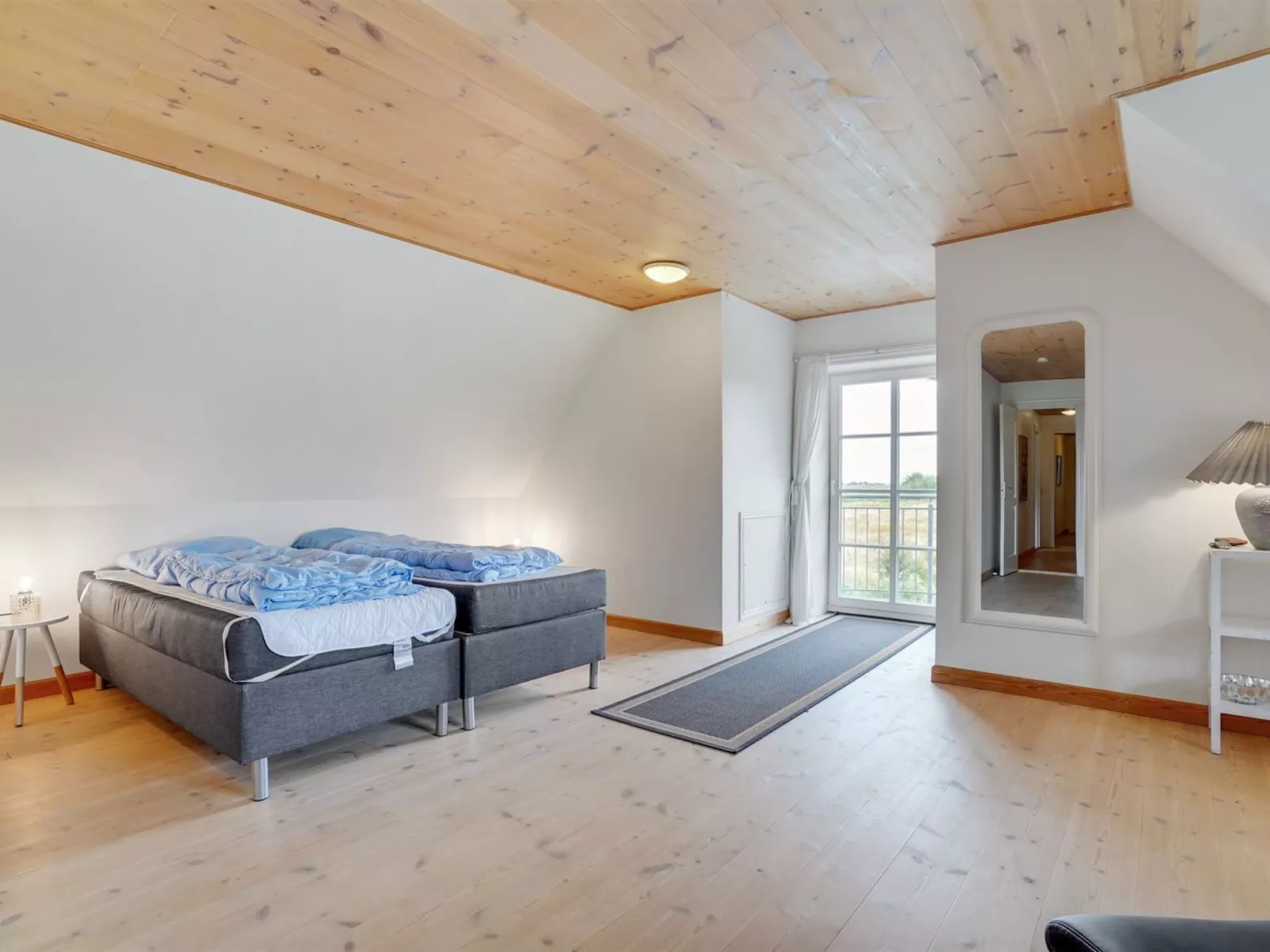 "Knut" - 10km from the sea-Inside