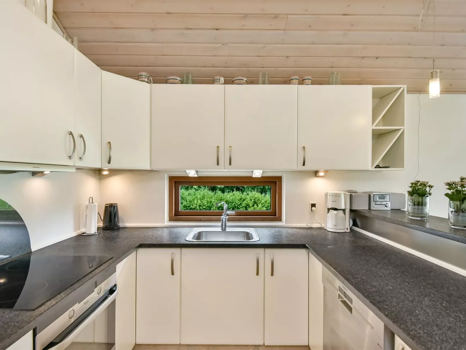 "Kyllikki" - 300m to the fjord-Inside