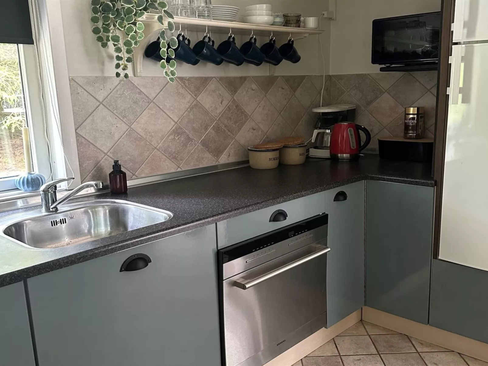 "Ally" - 250m from the sea-Inside