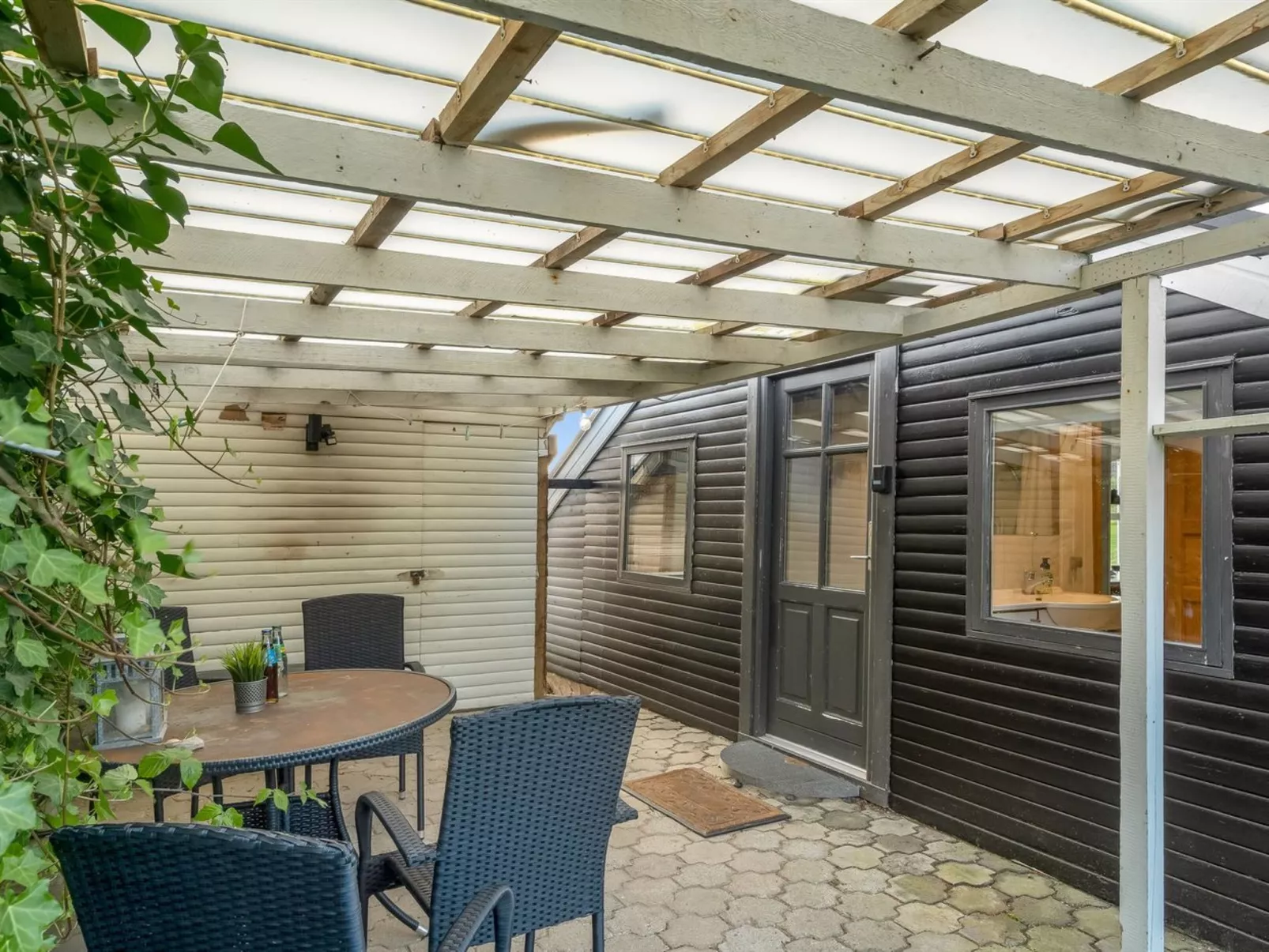 "Aksinja" - 250m to the fjord-Outside