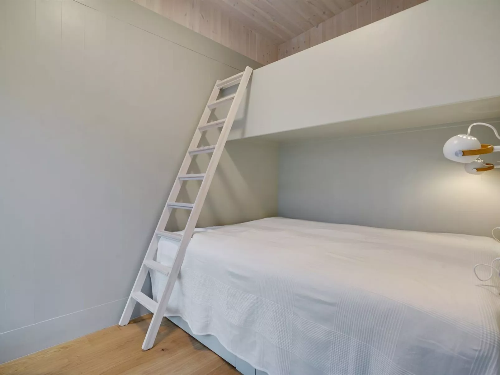 "Vanta" - 10m from the sea-Drinnen