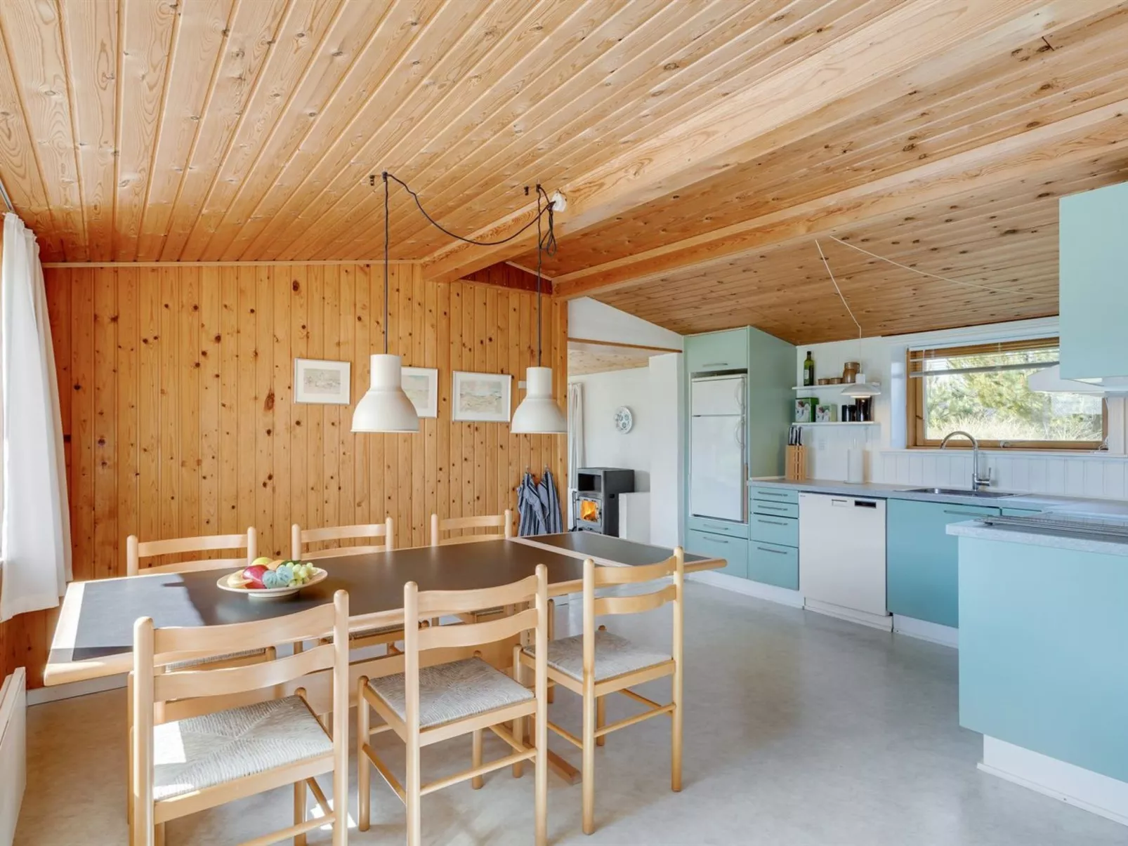 "Suki" - 650m from the sea-Inside