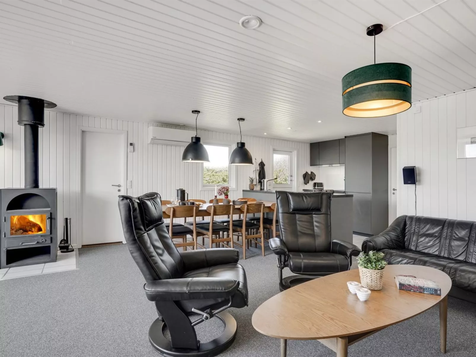 "Biarni" - 300m from the sea-Drinnen