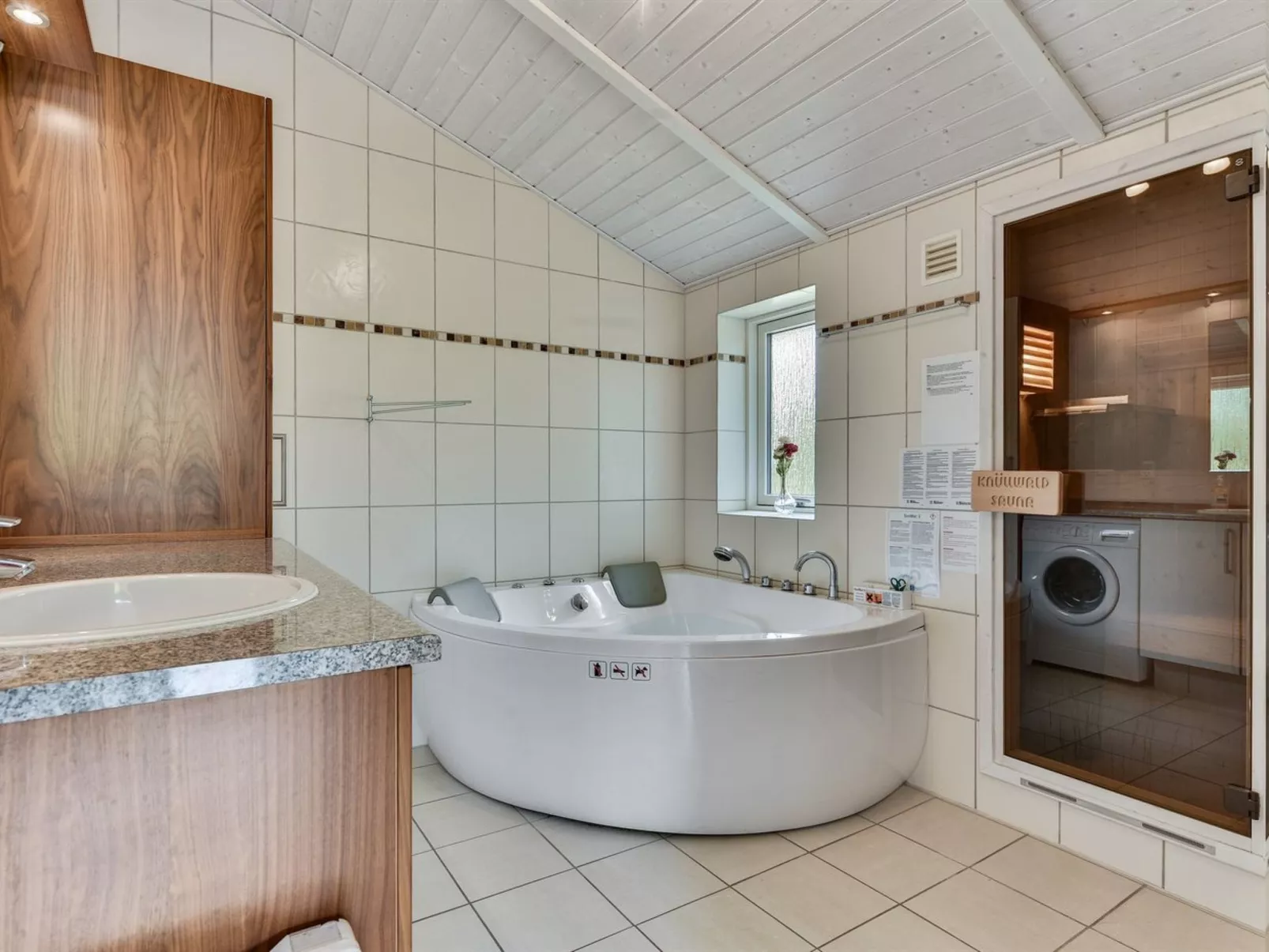 "Sisko" - 600m from the sea-Inside